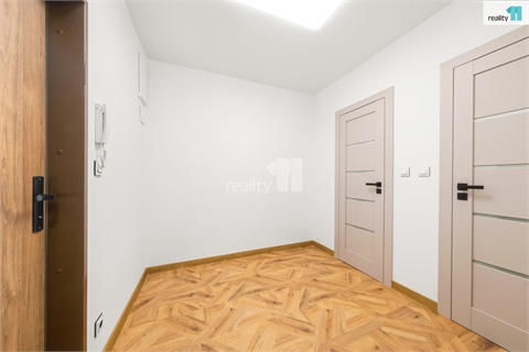 Prodej bytu 1+1, 44 m² 12