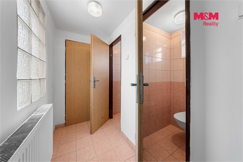 Prodej obchodních prostor, 240 m² 20