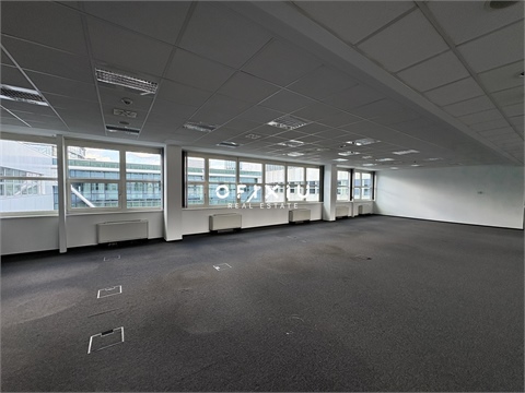 Pronájem kanceláře, 1 006 m² - 0