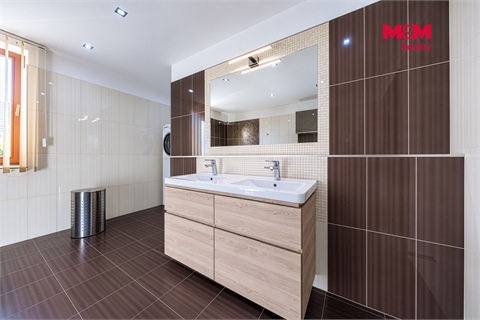 Prodej rodinného domu, 300 m² 18