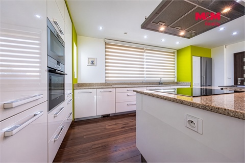 Prodej rodinného domu, 300 m² 2