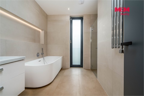 Prodej rodinného domu, 233 m² - 14