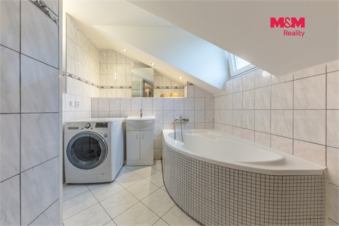 Prodej rodinného domu, 217 m² 24