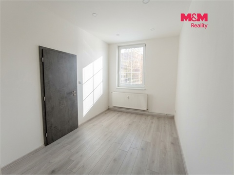 Pronájem bytu 1+1, 28 m² - 0