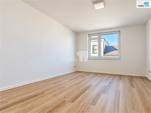 Pronájem bytu 3kk, 106 m² 0