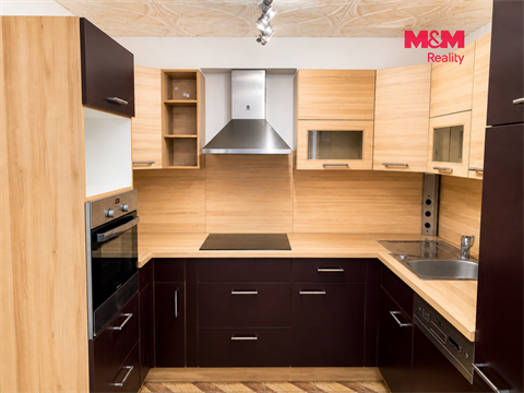 Prodej rodinného domu, 313 m² 2