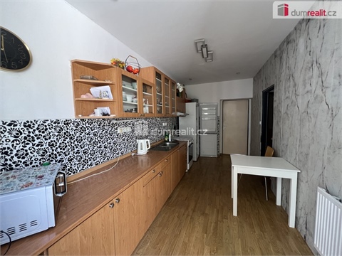 Prodej rodinného domu, 261 m² 2