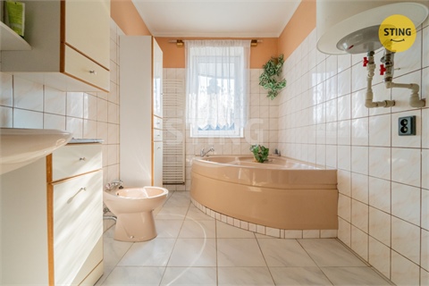 Prodej rodinného domu, 347 m² 14