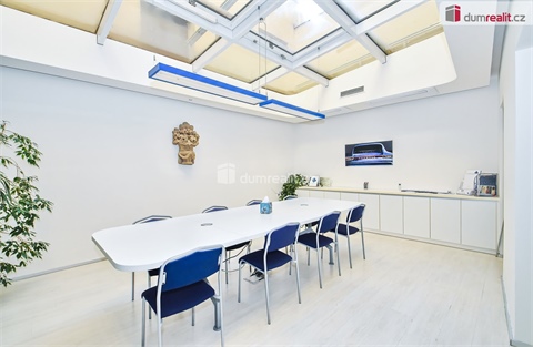 Pronájem kanceláře, 284 m² 2