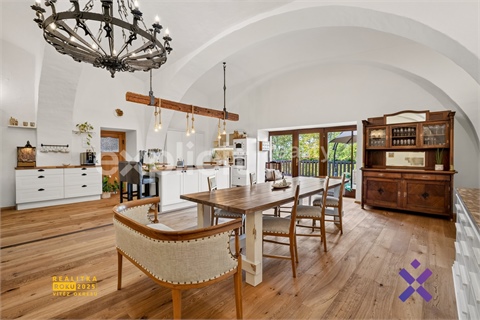 Prodej vily, 1 025 m² 10