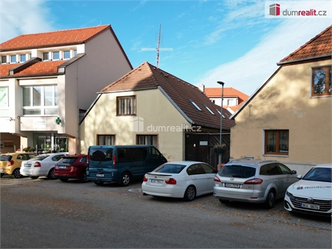 Prodej rodinného domu, 722 m² 0