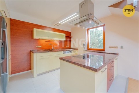 Prodej rodinného domu, 270 m² 6