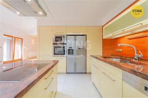 Prodej rodinného domu, 270 m² - 6
