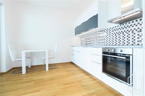 Pronájem bytu 1kk, 38 m² 0