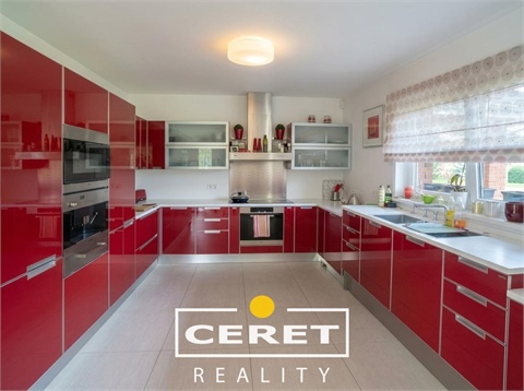 Prodej rodinného domu, 500 m² 2