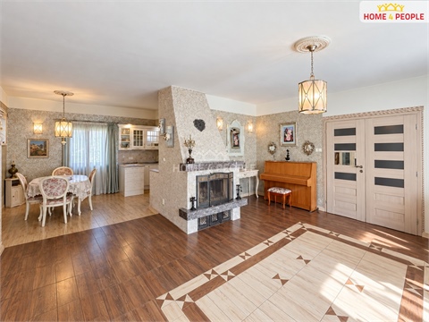 Prodej rodinného domu, 330 m² - 14