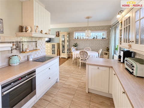 Prodej rodinného domu, 330 m² - 18