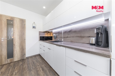Prodej rodinného domu, 290 m² 18