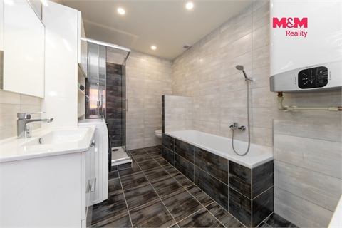 Prodej rodinného domu, 290 m² - 20