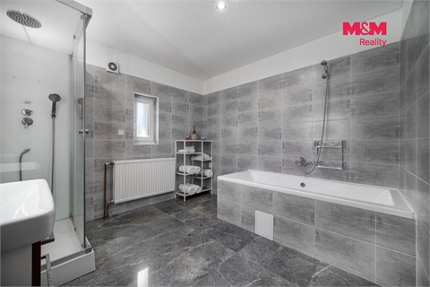 Prodej rodinného domu, 300 m² - 6