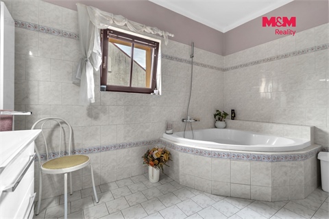 Prodej rodinného domu, 322 m² - 24