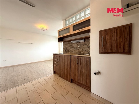 Pronájem bytu 1kk, 28 m² - 0