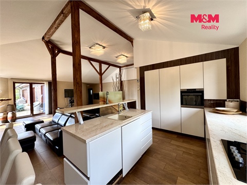 Prodej rodinného domu, 296 m² 24