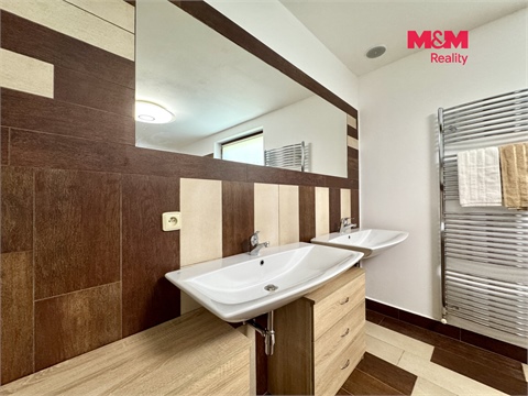 Prodej rodinného domu, 296 m² - 12