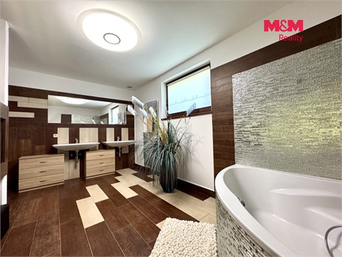 Prodej rodinného domu, 296 m² 22