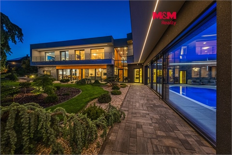 Prodej rodinného domu, 895 m² 0